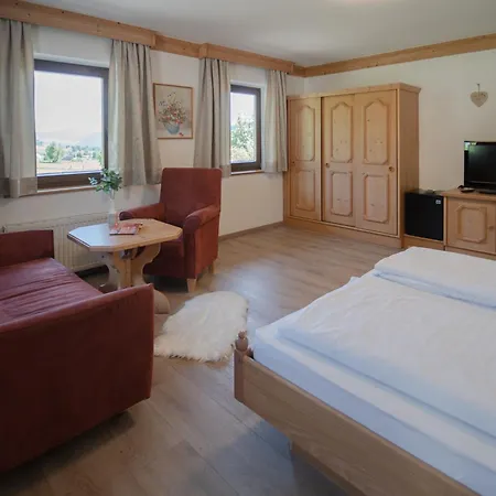 - Bauer Lägenhetshotell Hintergöriach
