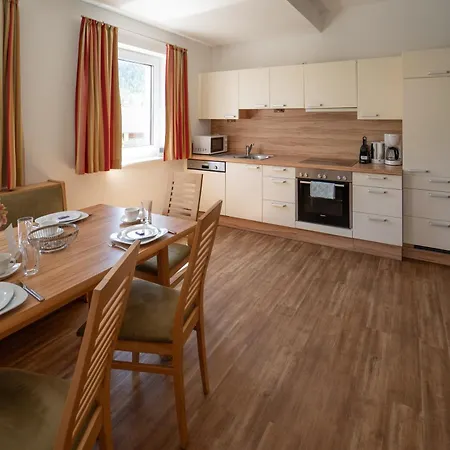 - Bauer Apartmanhotel Hintergöriach