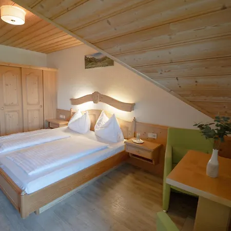 - Bauer Lägenhetshotell Hintergöriach