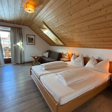 - Bauer Aparthotel 3*