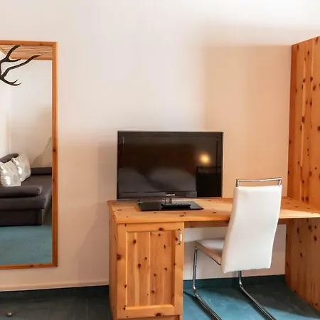 - Bauer Apartmanhotel Hintergöriach