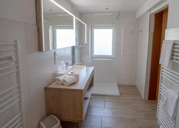 - Bauer Apart Otel Hintergöriach