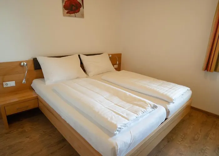 - Bauer Apart Otel 3*