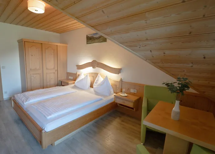 - Bauer Apart Otel Hintergöriach