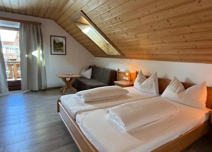 - Bauer Apart Otel 3*