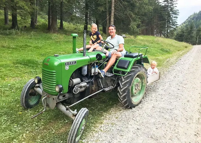 - Bauer Apart Otel Hintergöriach