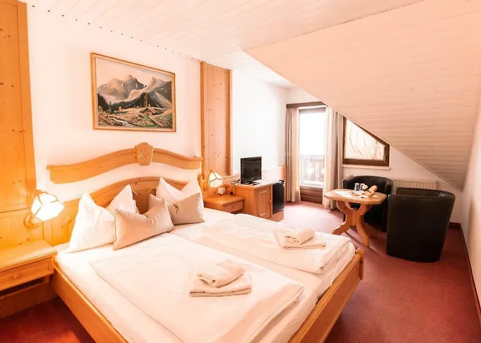 - Bauer Apart Otel Hintergöriach