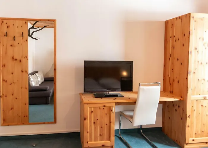 - Bauer Apart Otel Hintergöriach